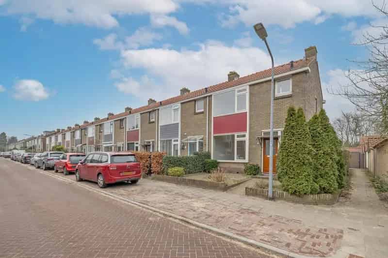 Huis te koop Hilversum 3 slaapkamers diepe tuin