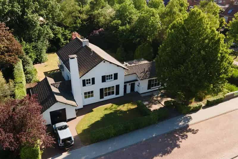 Vrijstaande Villa met Praktijkruimte te Waalwijk