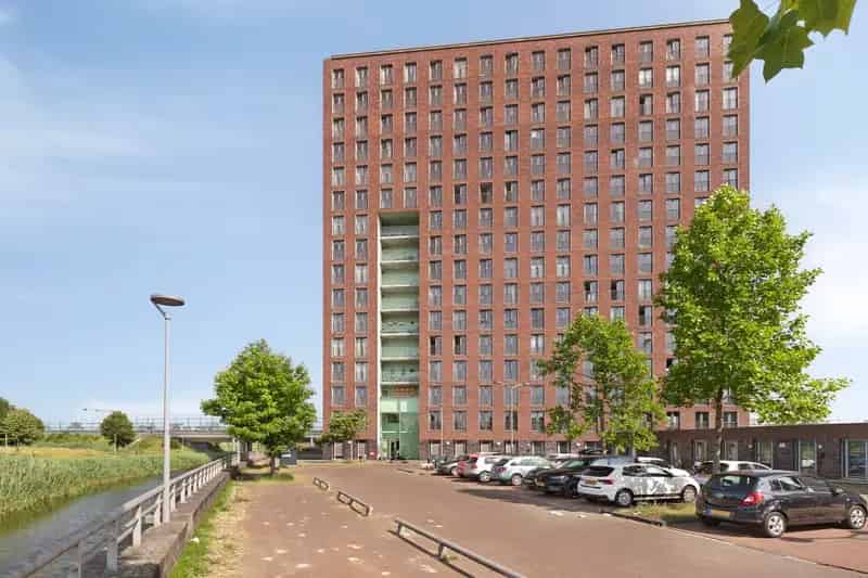 Modern Appartement Almere Poort Nabij NS Station