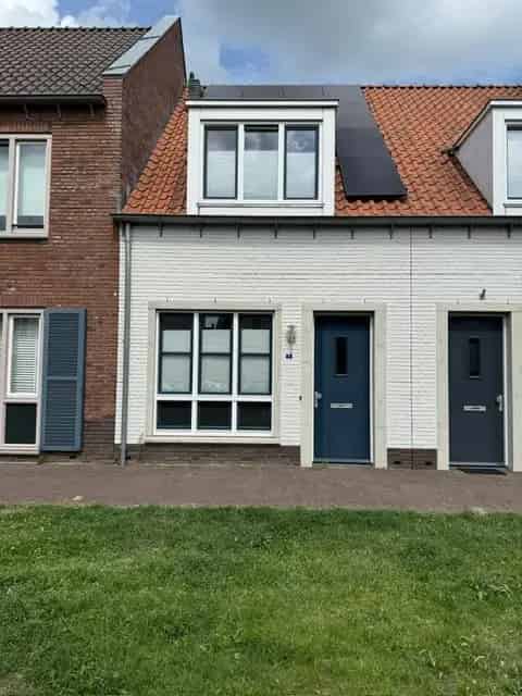 Huis te koop Zaltbommel: 2 slaapkamers, tuin, nabij centrum