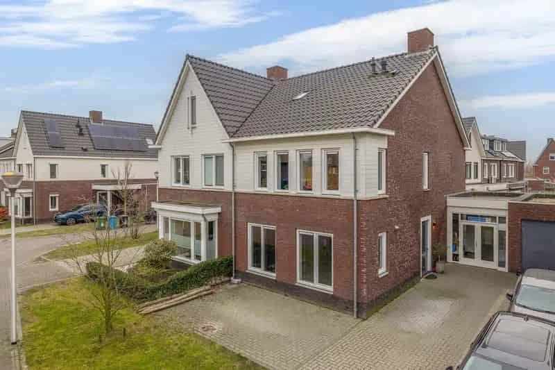 Moderne Tweekapper Keijzershof 4 slaapkamers 3 parkeerplaatsen