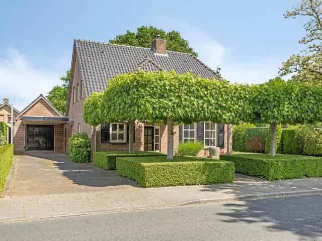 Vrijstaande woning te koop Budel: Ruime tuin, 5 slaapkamers, 2 badkamers