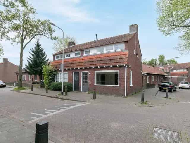 Te Koop: Charmante Tweekapper Groeseind - Instapklaar