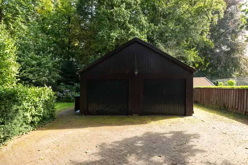 Huis te koop Loosdrecht: Karakteristiek Koetshuis met Ruime Tuin