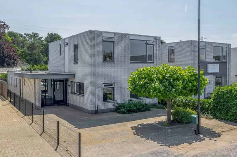 Kantoor Ermelo te koop: Royale bedrijfswoning met atelierruimte
