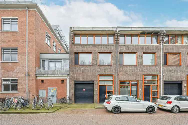 Herenhuis met garage, dakterras en 2 badkamers