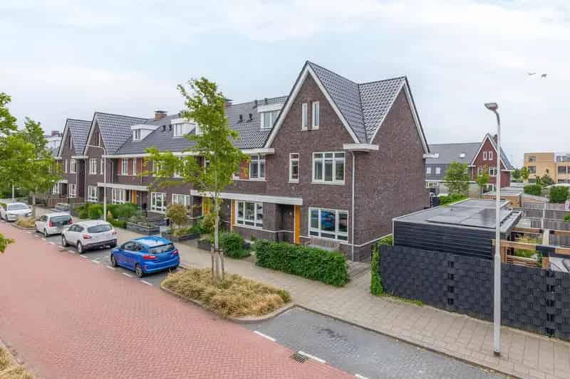Huis te koop: Bovenas 46 2751 HG Moerkapelle | Funda