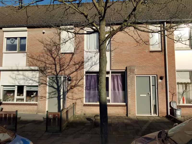 Woning nabij Tolbergcentrum: Groen, kindvriendelijk en ruim parkeren