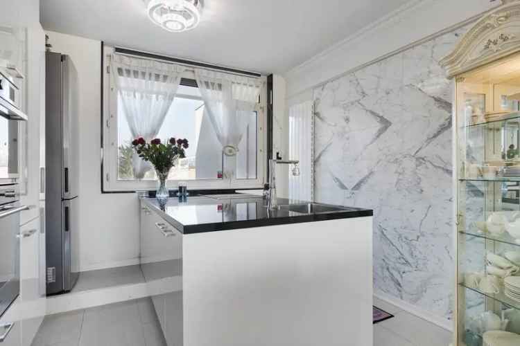 Ruime bovenwoning 4 slaapkamers Hoogvliet