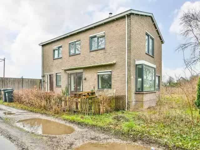 Vrijstaand Huis met Hobbyloods en Ruim Perceel Rijsenhout