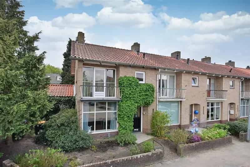 Huis te koop Hilversum: 4 slaapkamers, tuin op het zuiden, nabij natuur
