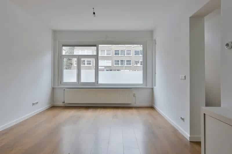 Gerenoveerde benedenwoning 3 kamers grote tuin Rotterdam