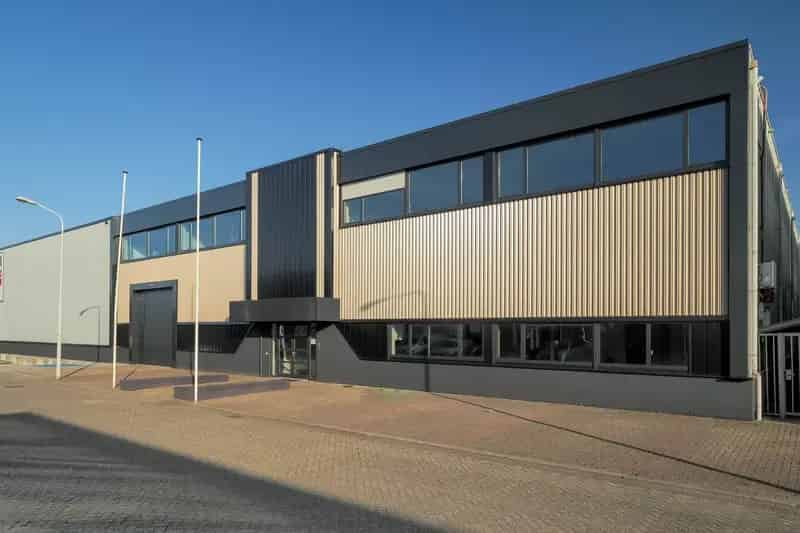 Bedrijfshal te Huur Castricum 2100m2