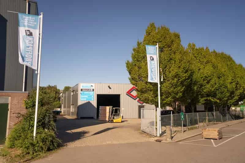 Bedrijfshal te huur Montfoort 1766m2 Kantoor 194m2