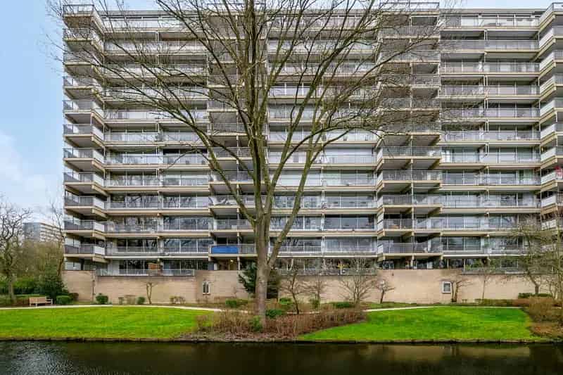 Appartement Delft Aart van der Leeuwlaan: 4 kamers, 2 badkamers, gerenoveerd