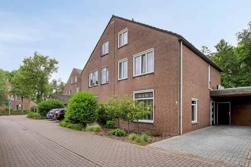 Ruime 5 Slaapkamer Familiewoning Rosmalen