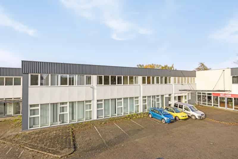 Bedrijfshal te Huur Zoeterwoude 1350m²
