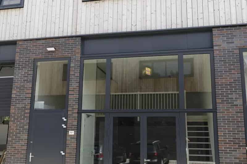 Bedrijfshal te huur Soesterberg  149m2  inclusief entresol en parkeerplaatsen