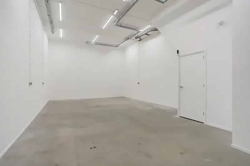 Bedrijfshal te huur Ter Aar 124m2 showroom werkplaats opslag