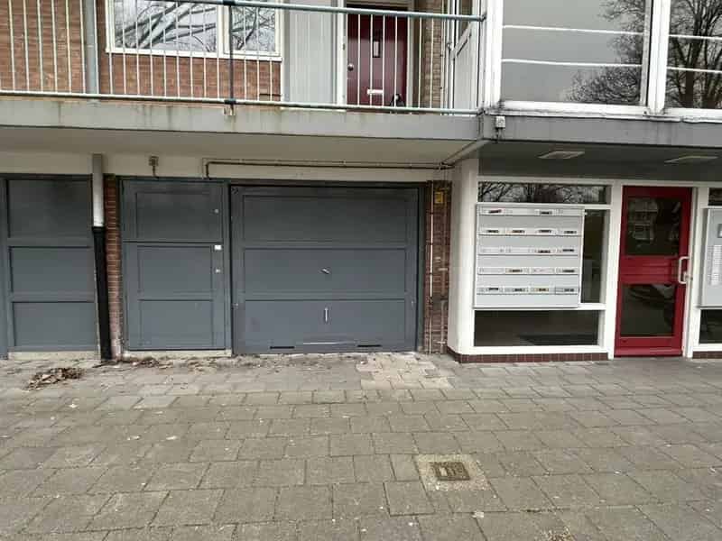 Grote Garagebox 23m2 Keizer Karelpark Opslag Roldeur