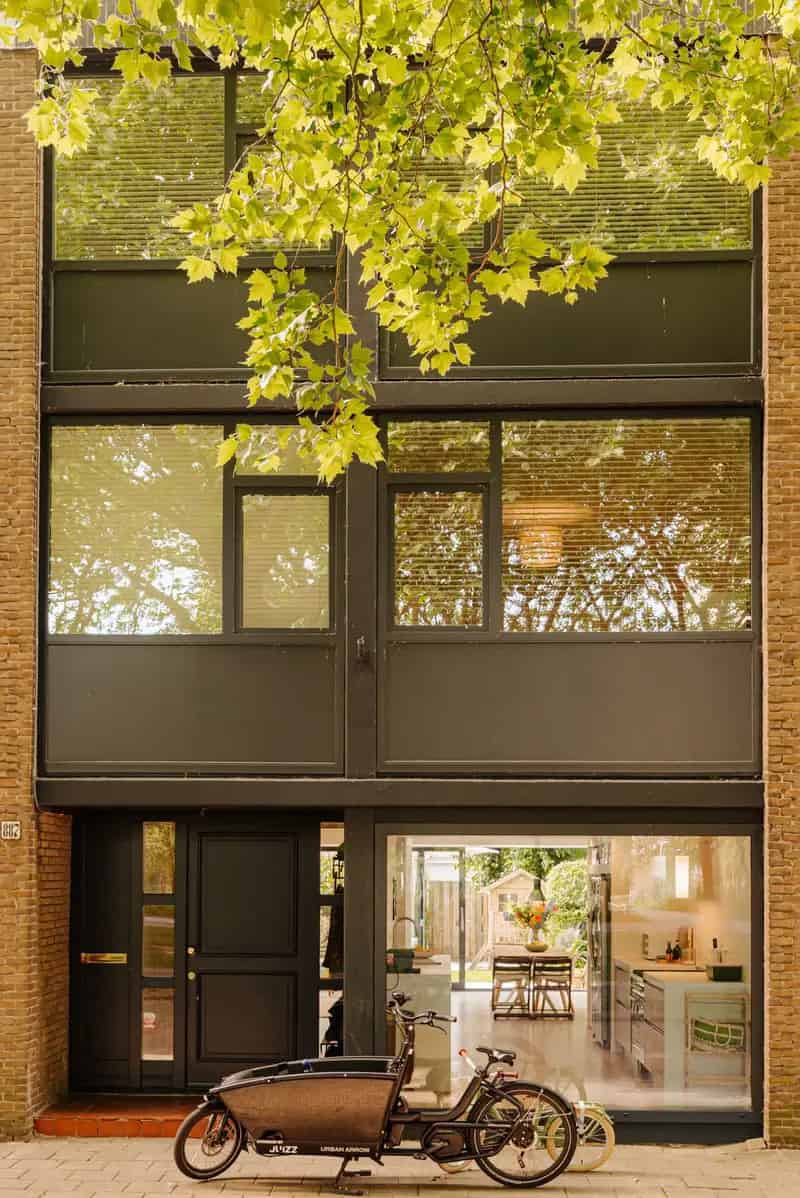 Amsterdam Buitenveldert: Ruime gezinswoning 5 slaapkamers 2 badkamers