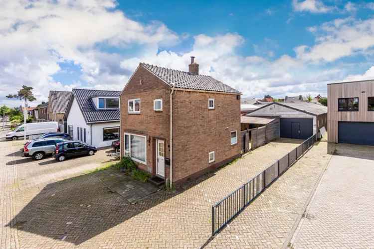 Huis te koop Zwanenburg: Vrijstaande woning met bedrijfsloods