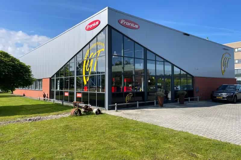 Bedrijfshal Emmeloord 1200m² te koop Kantoor Showroom Werkplaats