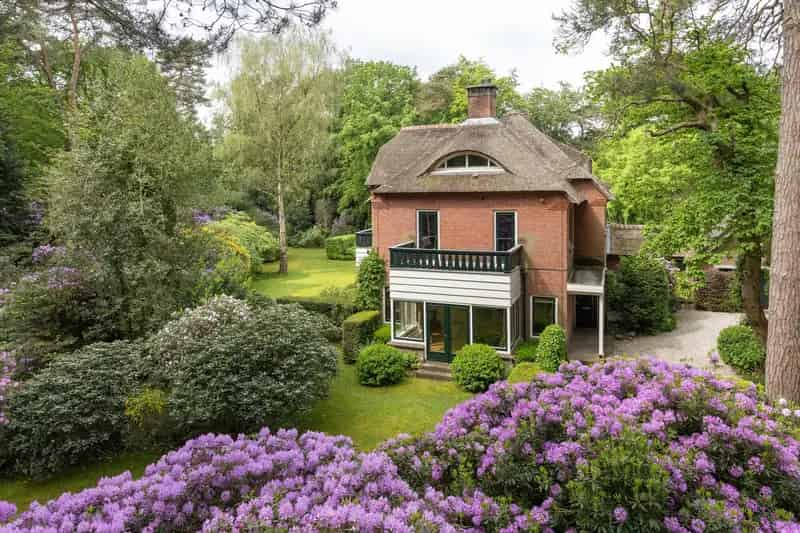 Huis te koop Bilthoven: Ruim Familiehuis met Zwembad