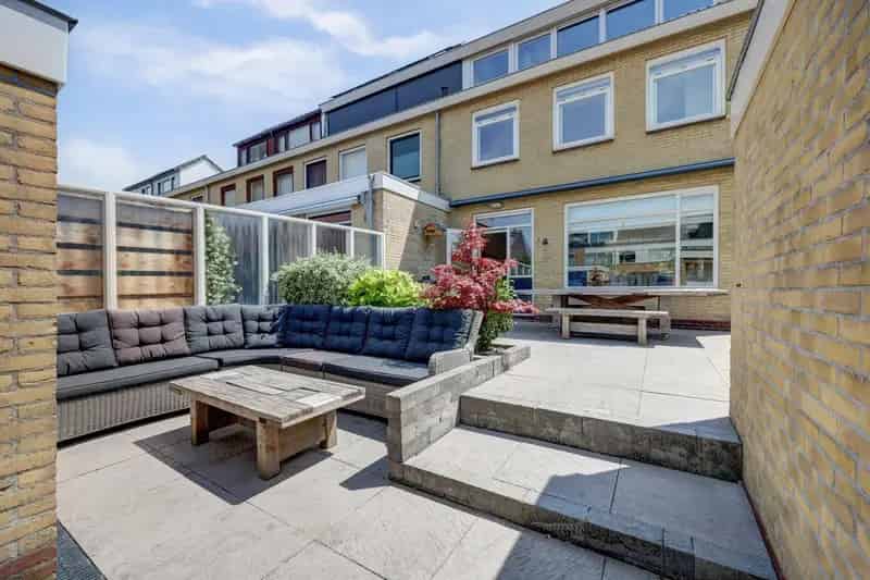 5 Slaapkamers Hoekwoning Instapklaar Gerenoveerd 2017