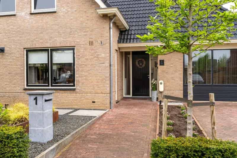 Huis te koop Poederoijen 6 slaapkamers grote tuin bijgebouw