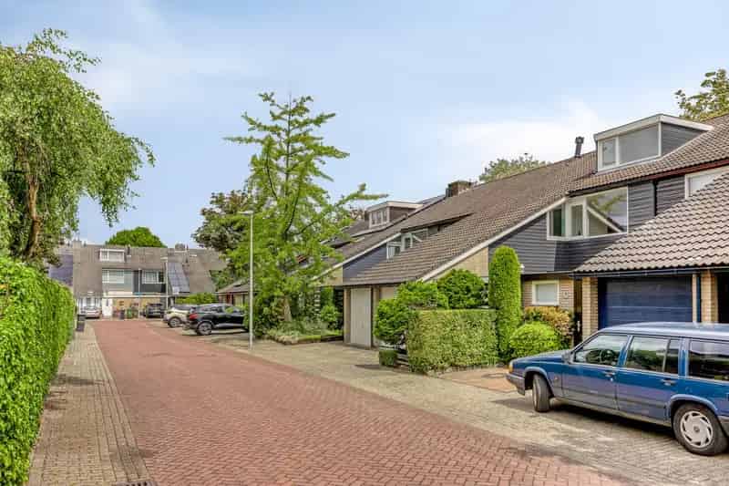 Huis te koop Hilversum: Gezinswoning met garage en tuin