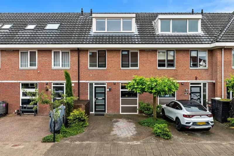 6 Kamer Huis te Koop Den Hoorn Ruime Tuin Eigen Parkeerplaats