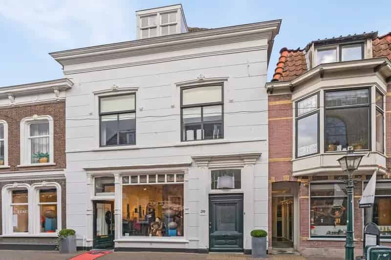 Winkelpand met Bovenwoning te Brielle Nobelstraat