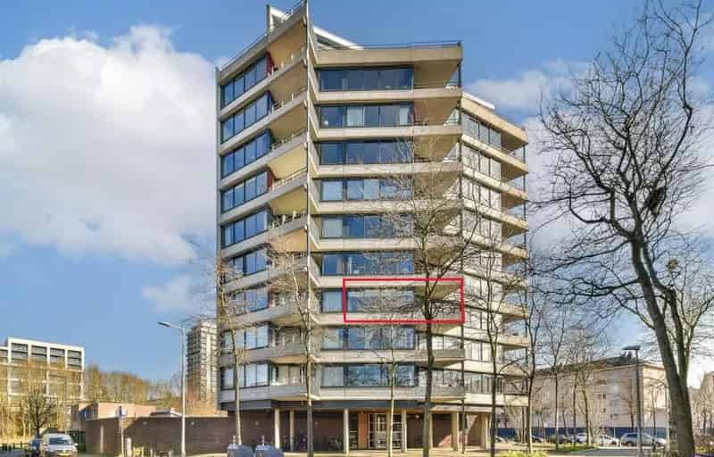 Ruim 3-kamerappartement met balkon te Amsterdam