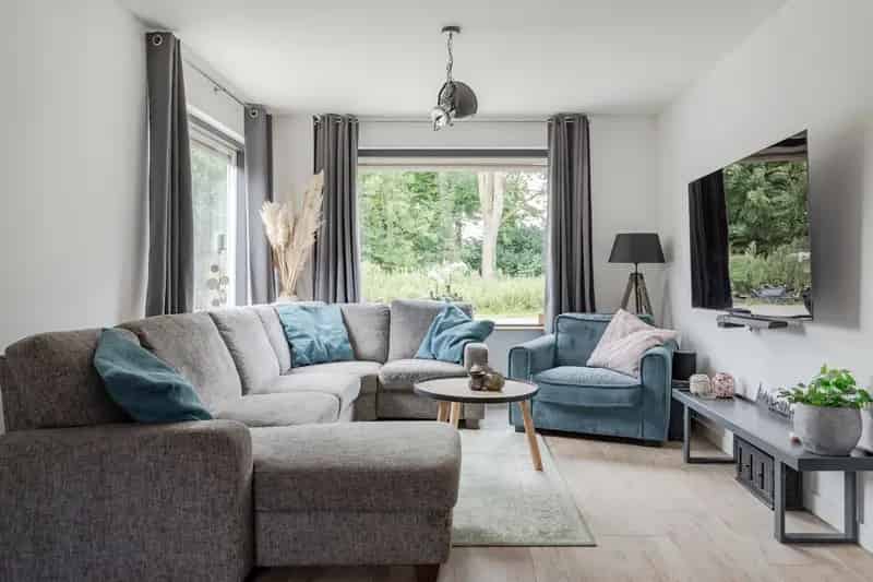 Moderne 2-onder-1-kap woning met ruime tuin en garage