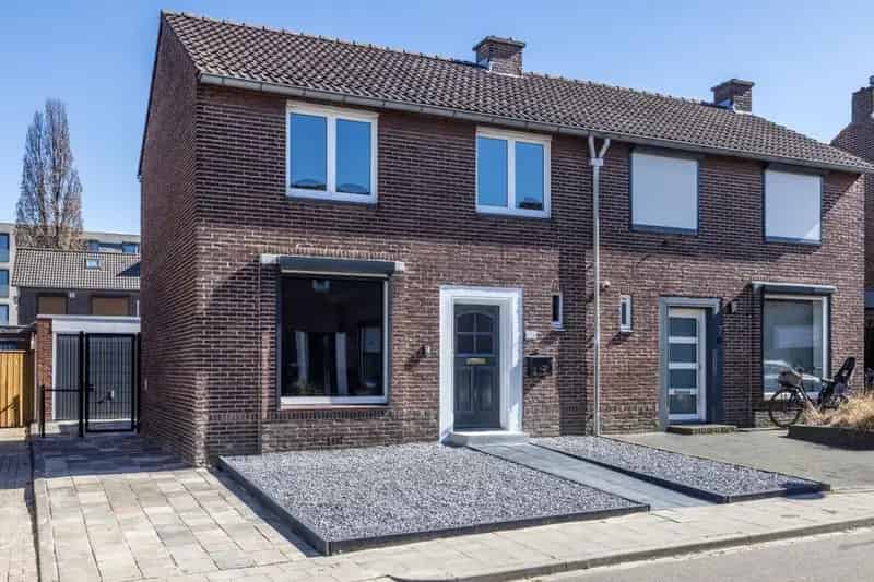 Moderne Tweekapper Kindvriendelijke Wijk 3 slaapkamers