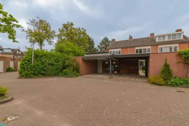 Huis te koop s Gravenzande 4 slaapkamers grote tuin carport