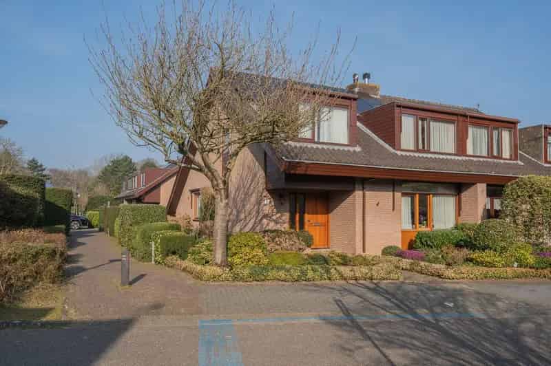 Halfvrijstaande woning Wassenaar 4 slaapkamers 2 badkamers garage