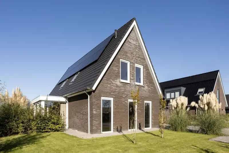 Moderne woning aan het water Blauwestad 3 slaapkamers 38 zonnepanelen