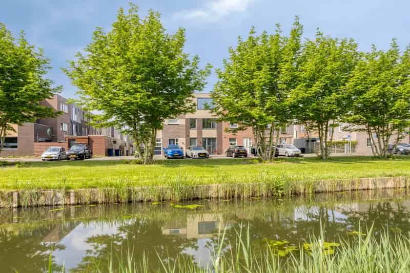 Moderne Tussenwoning Almere Poort 3 slaapkamers Nieuwe Badkamer Tuin
