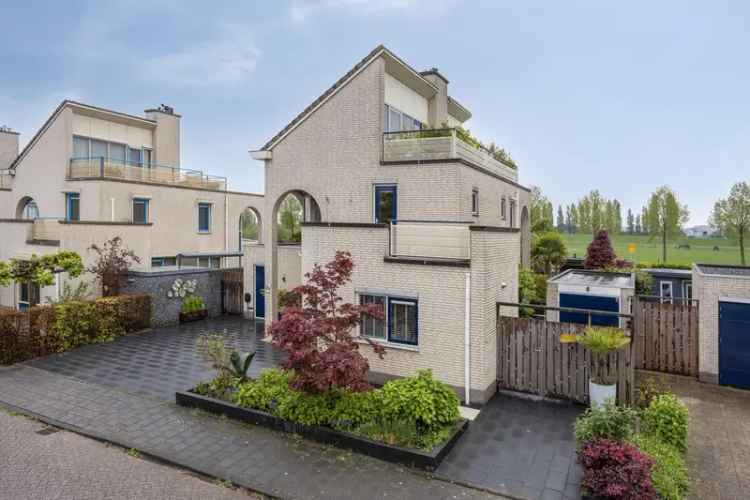 Villa Spaanse Stijl Heerjansdam 4 slaapkamers grote tuin