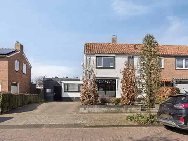 Luxe Twee Onder Een Kapwoning Rhenen 4 slaapkamers Zwembad