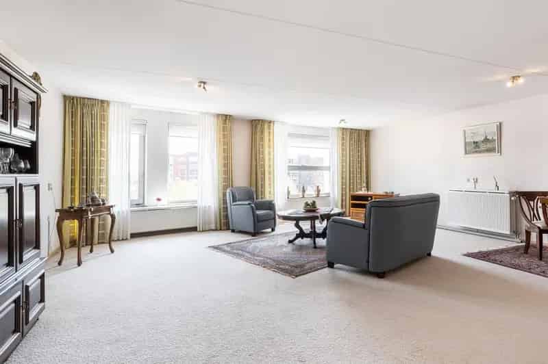 3-kamerappartement Middeldijkerplein Nabij Winkels en Openbaar Vervoer