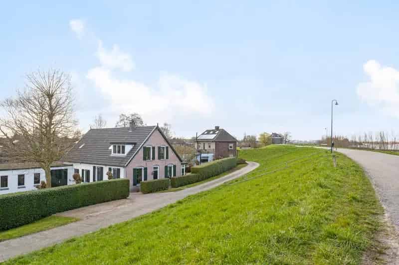 Vrijstaande woning Millingen aan de Rijn: Ruime tuin, zwembad & luxe