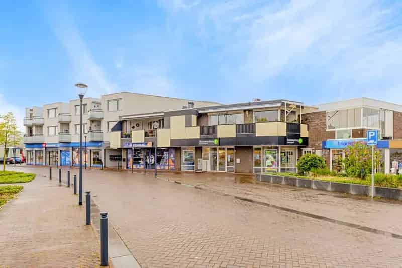 Twee Winkelpanden en Appartement te Koop in Boxmeer Centrum