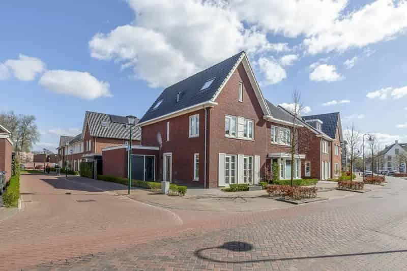 Moderne Tweekapper 5 Slaapkamers Veghel