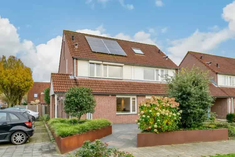 Ruime Hoekwoning te Koop in Beuningen