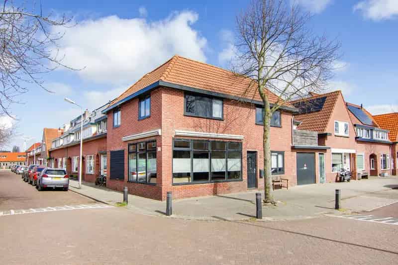 Ruime Hoekwoning te Koop IJmuiden Garage Dakterras 4 Slaapkamers