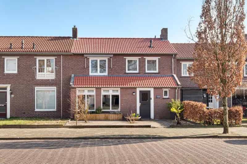 3 Slaapkamers Tussenwoning Garage Vloerverwarming Rustige Straat
