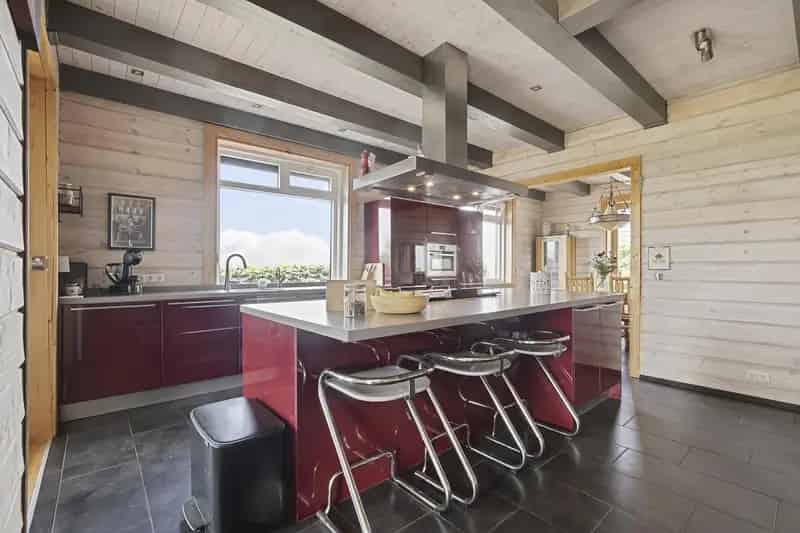 Luxe Houten Woning met Paardenaccommodatie Teuge